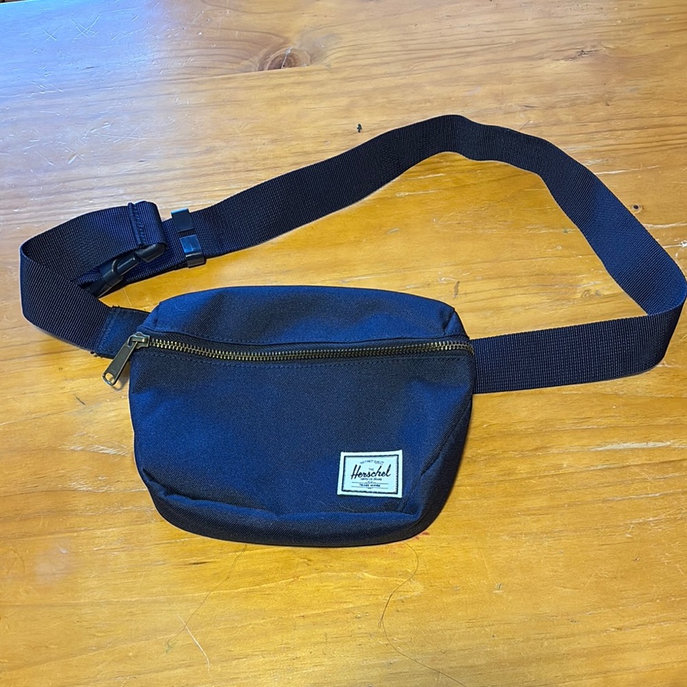 Herschel Supply Company Navy blue fanny pack